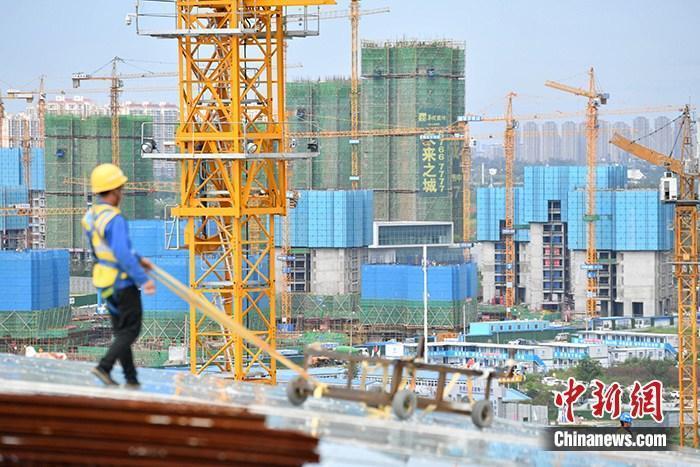 資料圖：一在建樓盤工地工人正在忙碌。 <a target='_blank' href='/'>中新社</a>記者 張浪 攝