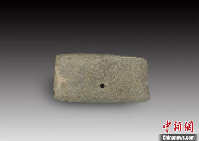 在該遺址發(fā)現(xiàn)的石刀?！∩轿魇】脊叛芯吭汗﹫D