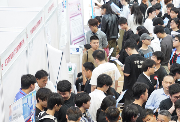 北京科技職業(yè)大學2026屆畢業(yè)生首場秋季綜合類招聘會現(xiàn)場。校方供圖