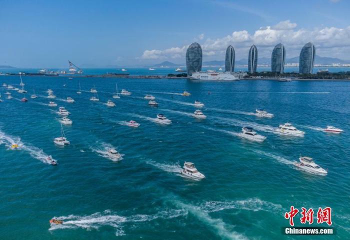 資料圖：航拍三亞眾多出海游玩的游艇回港。 駱云飛 攝